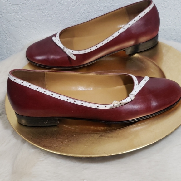 8m cranberry white trimmed slip on shoes - Picture 4 of 7